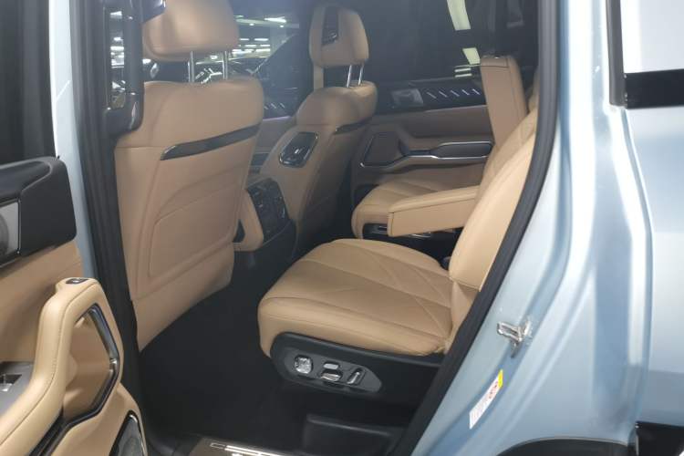 Used Formula Leopard 8 2025 Smart & Brave Flagship Edition 6 Seats Left Rear Seat