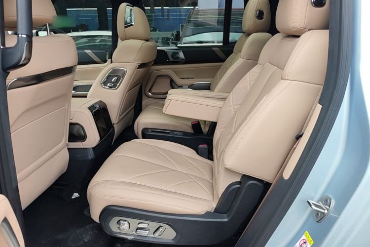 Used Formula Leopard 8 2025 Smart & Brave Flagship Edition 6 Seats Left Rear Seat