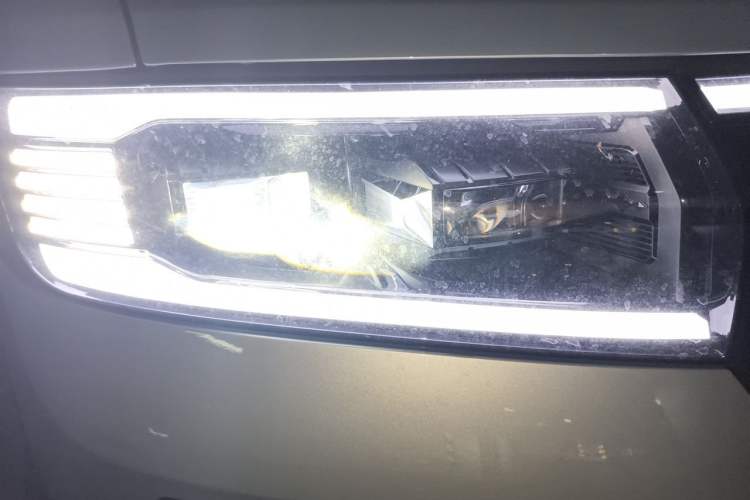 Used Formula Leopard 8 2025 Model Smart & Brave Flagship 5-Seater Right Front Headlight