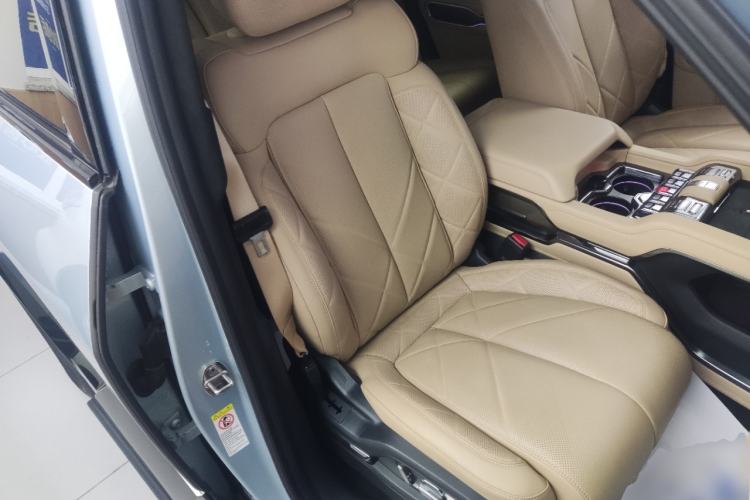 Used Formula Leopard 8 2025 Smart & Brave Flagship Edition 7 Seats Right Front Seat