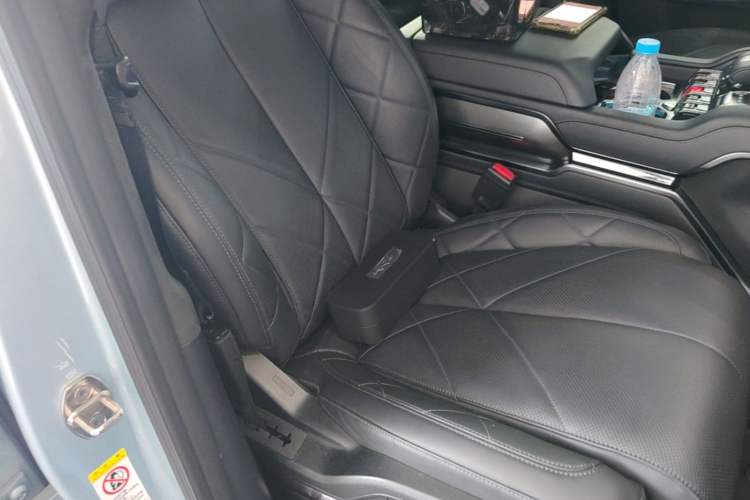Used Formula Leopard 8 2025 Smart & Brave Flagship Edition 7 Seats Right Front Seat