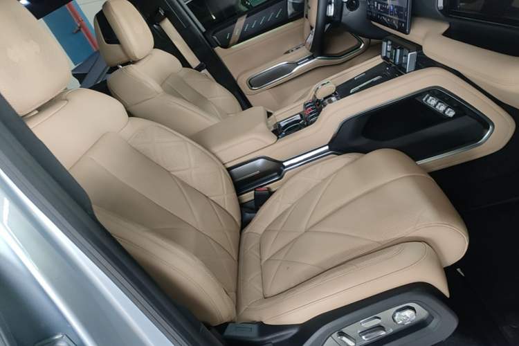 Used Formula Leopard 8 2025 Smart & Brave Flagship Edition 7 Seats Right Front Seat