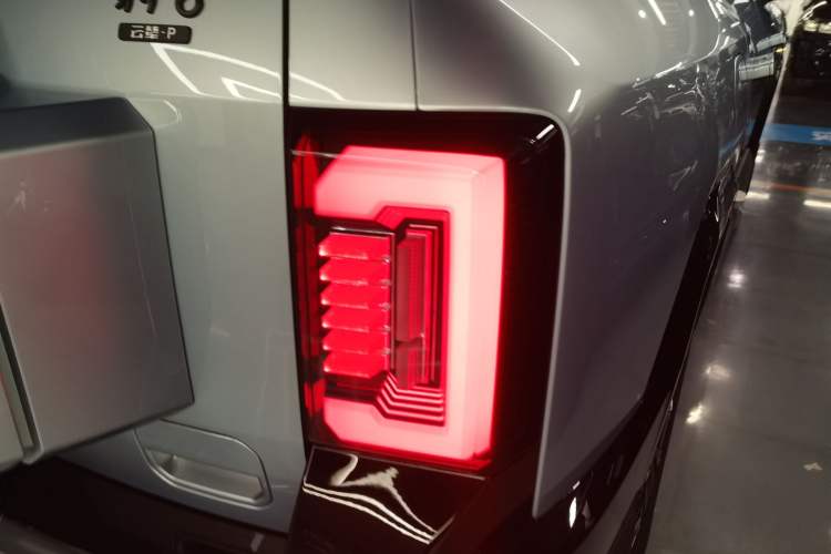 Used Formula Leopard 8 2025 Smart & Brave Flagship Edition 6 Seats Right Rear Taillight