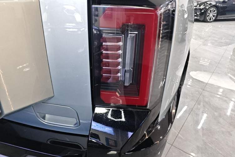 Used Formula Leopard 8 2025 Smart & Brave Flagship Edition 7 Seats Right Rear Taillight