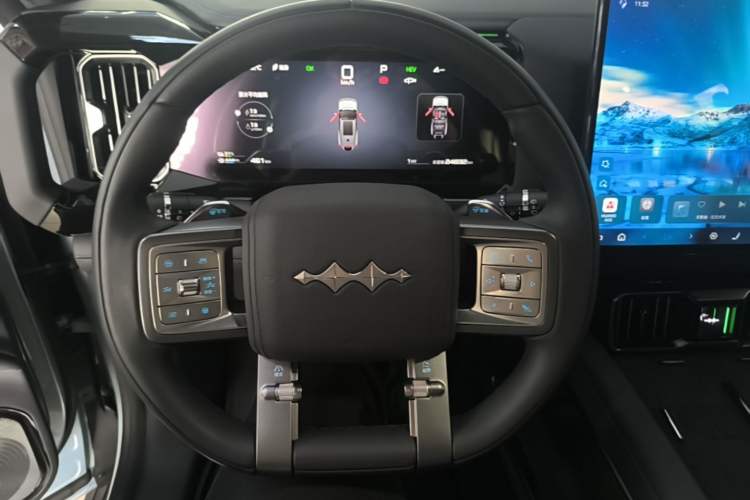 Used Formula Leopard 8 2025 Smart & Brave Flagship Edition 7 Seats Steering Wheel
