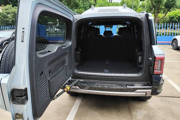 Used Formula Leopard 8 2025 Zhiyong Flagship Drone Edition 7 Seats Trunk
