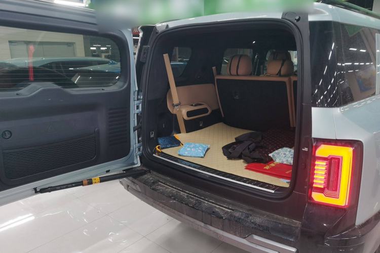 Used Formula Leopard 8 2025 Smart & Brave Flagship Edition 7 Seats Trunk
