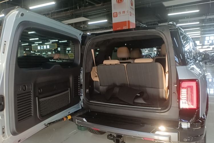 Used Formula Leopard 8 2025 Smart & Brave Flagship Edition 6 Seats Trunk