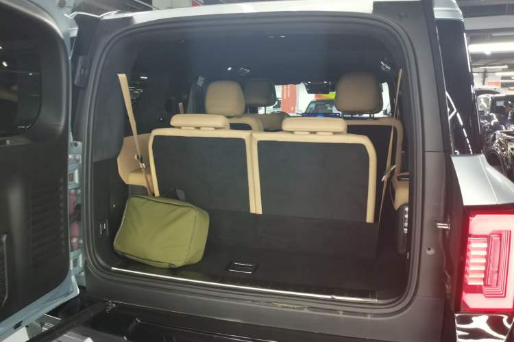 Used Formula Leopard 8 2025 Smart & Brave Flagship Edition 6 Seats Trunk