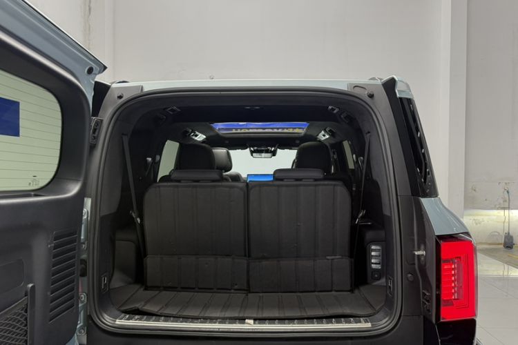 Used Formula Leopard 8 2025 Smart & Brave Flagship Edition 6 Seats Trunk