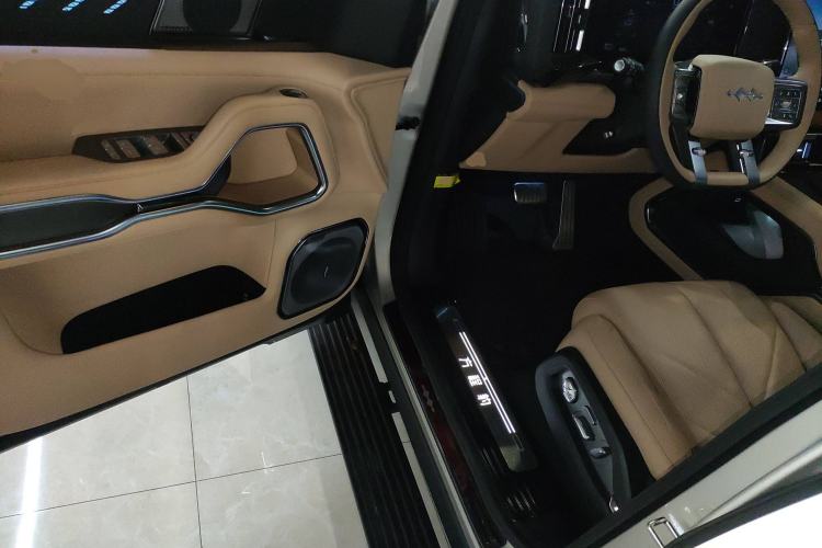 Used Formula Leopard 8 2025 Smart & Brave Flagship Edition 7 Seats Interior 3