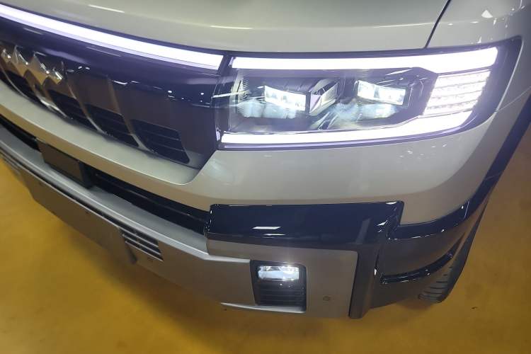 Used Formula Leopard 8 2025 Smart & Brave Flagship Edition 7 Seats Left Front Headlight