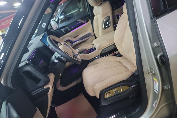 Used Formula Leopard 8 2025 Smart & Brave Flagship Edition 7 Seats Left Front Seat