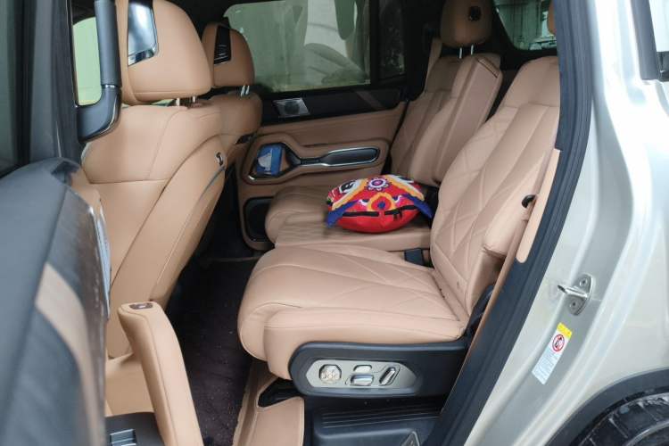 Used Formula Leopard 8 2025 Smart & Brave Flagship Edition 6 Seats Left Rear Seat