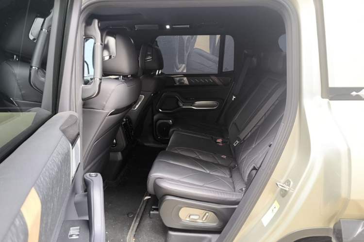 Used Formula Leopard 8 2025 Zhiyong Flagship Drone Edition 7 Seats Left Rear Seat