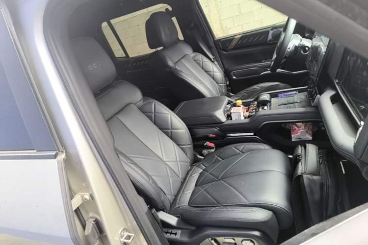 Used Formula Leopard 8 2025 Zhiyong Flagship Drone Edition 7 Seats Right Front Seat