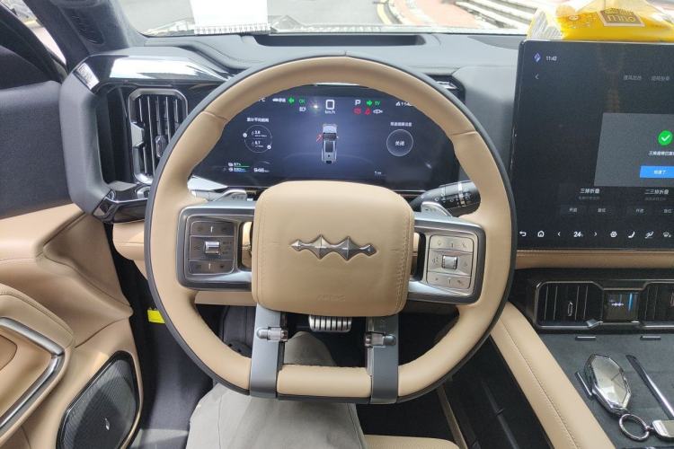 Used Formula Leopard 8 2025 Smart & Brave Flagship Edition 7 Seats Steering Wheel