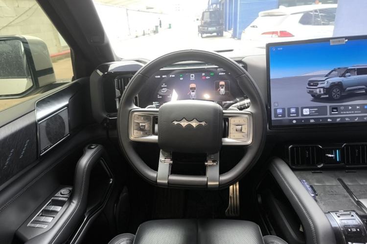 Used Formula Leopard 8 2025 Zhiyong Flagship Drone Edition 7 Seats Steering Wheel