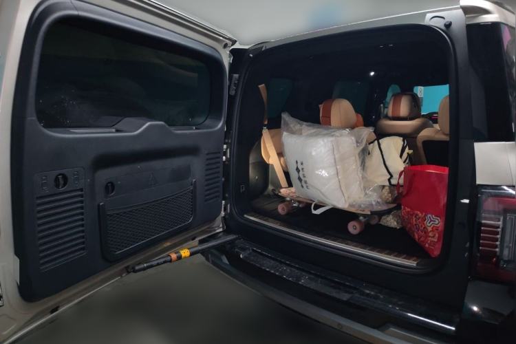 Used Formula Leopard 8 2025 Smart & Brave Flagship Edition 6 Seats Trunk