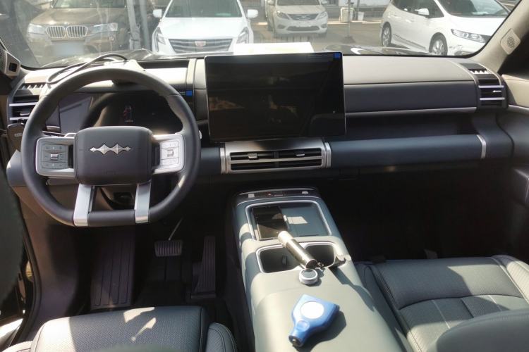 Used Formula Leopard Tai 7 2025 Model 200 km Two-Wheel Drive Max Edition Center Console