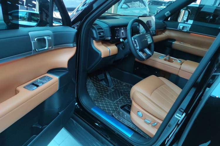 Used Formula Leopard Tai 7 2025 Model 200 km Two-Wheel Drive Max Edition Driver Seat