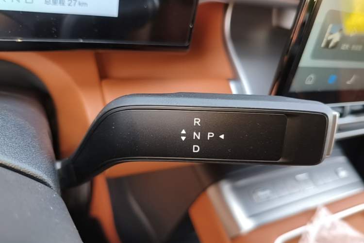 Used Formula Leopard Tai 7 2025 Model 200 km Two-Wheel Drive Max Edition Gear Lever