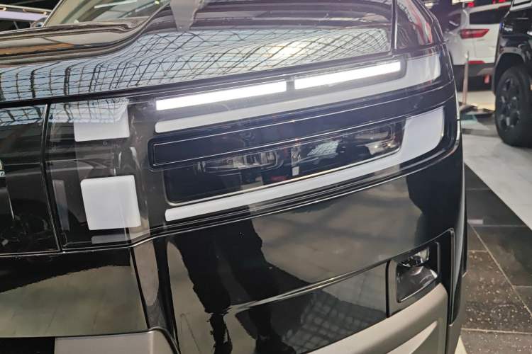 Used Formula Leopard Tai 7 2025 Model 200 km Two-Wheel Drive Max Edition Left Front Headlight
