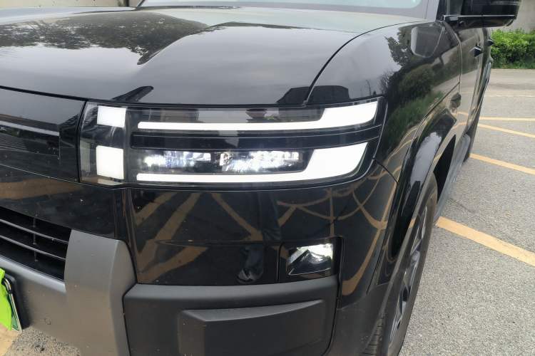Used Formula Leopard Tai 7 2025 Model 200 km Two-Wheel Drive Max Edition Left Front Headlight