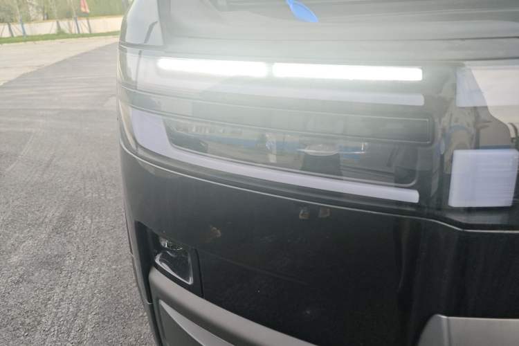 Used Formula Leopard Tai 7 2025 Model 200 km Two-Wheel Drive Max Edition Right Front Headlight