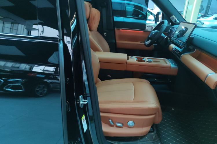 Used Formula Leopard Tai 7 2025 Model 200 km Two-Wheel Drive Max Edition Right Front Seat