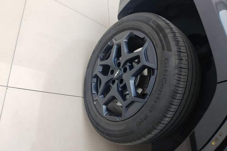 Used Formula Leopard Tai 7 2025 Model 190 km Four-Wheel Drive Ultra Edition Right Rear Wheel Hub