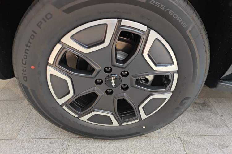 Used Formula Leopard Tai 7 2025 Model 200 km Two-Wheel Drive Max Edition Right Rear Wheel Hub