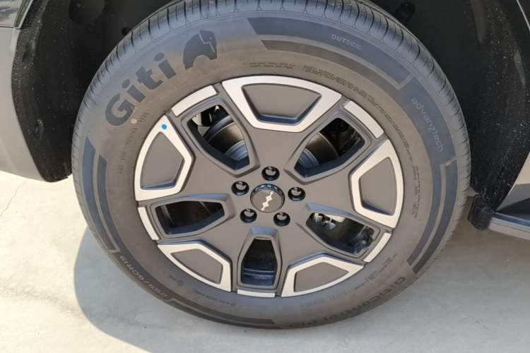 Used Formula Leopard Tai 7 2025 Model 200 km Two-Wheel Drive Max Edition Right Rear Wheel Hub