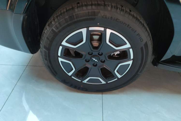 Used Formula Leopard Tai 7 2025 Model 200 km Two-Wheel Drive Max Edition Right Rear Wheel Hub