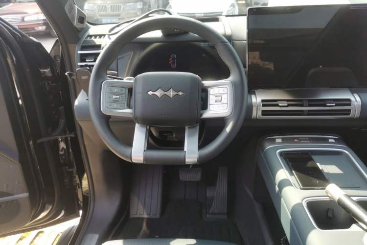 Used Formula Leopard Tai 7 2025 Model 200 km Two-Wheel Drive Max Edition Steering Wheel