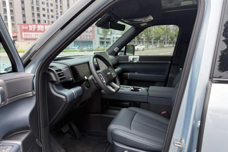Used Formula Leopard Tai 7 2025 Model 200 km Two-Wheel Drive Max Edition Interior 2