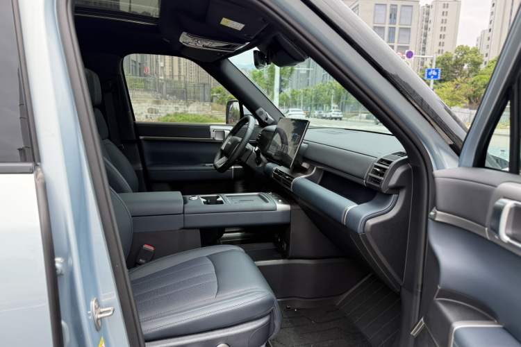 Used Formula Leopard Tai 7 2025 Model 200 km Two-Wheel Drive Max Edition Interior 3