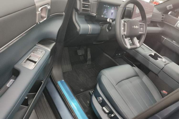 Used Formula Leopard Tai 7 2025 Model 200 km Two-Wheel Drive Max Edition Interior 3
