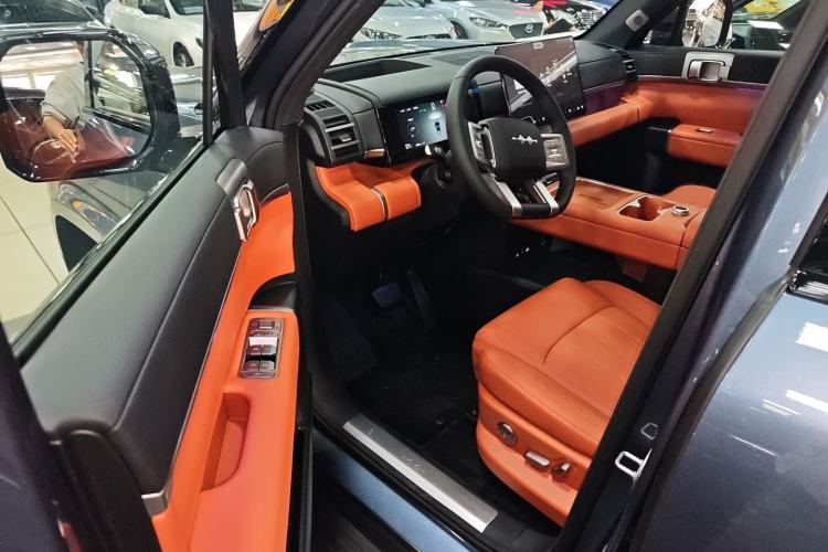 Used Formula Leopard Tai 7 2025 Model 200 km Two-Wheel Drive Max Edition Interior 3