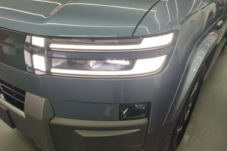 Used Formula Leopard Tai 7 2025 Model 200 km Two-Wheel Drive Max Edition Left Front Headlight