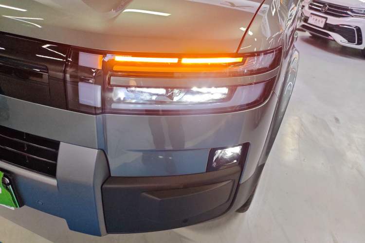 Used Formula Leopard Tai 7 2025 Model 190 km Four-Wheel Drive Ultra Edition Left Front Headlight