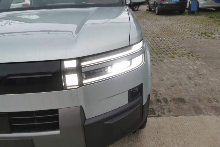 Used Formula Leopard Tai 7 2025 Model 135 km Two-Wheel Drive Pro Edition Left Front Headlight