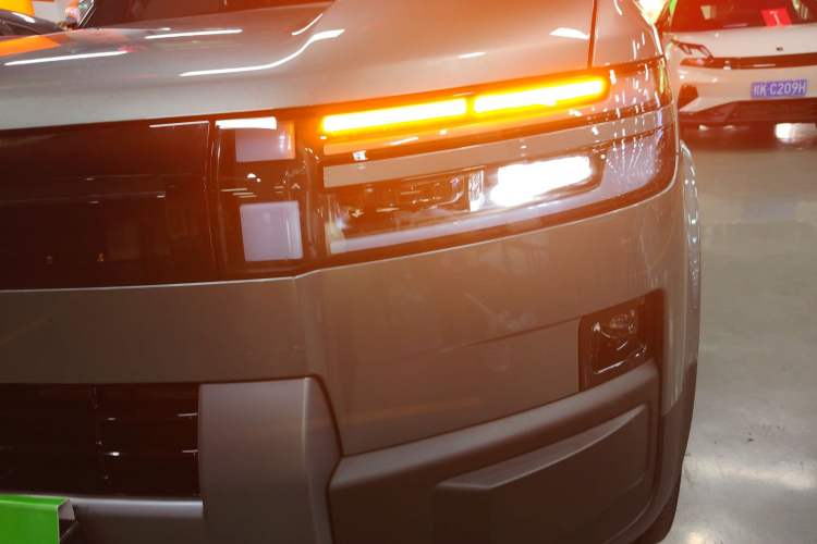 Used Formula Leopard Tai 7 2025 Model 190 km Four-Wheel Drive Ultra Edition Left Front Headlight