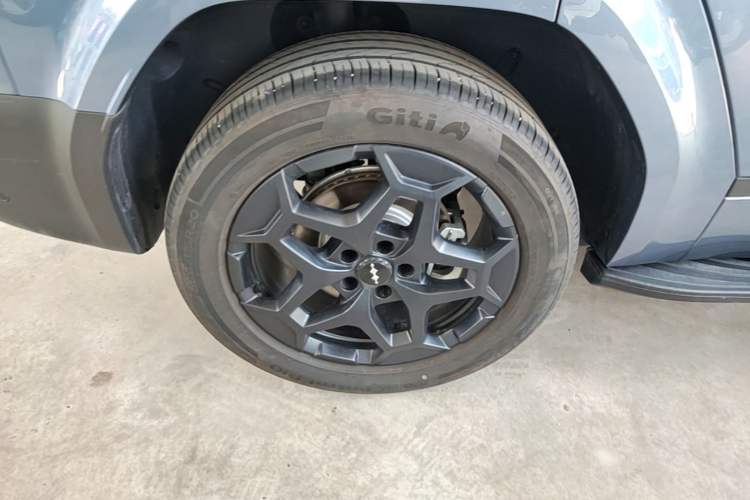 Used Formula Leopard Tai 7 2025 Model 190 km Four-Wheel Drive Ultra Edition Right Rear Wheel Hub