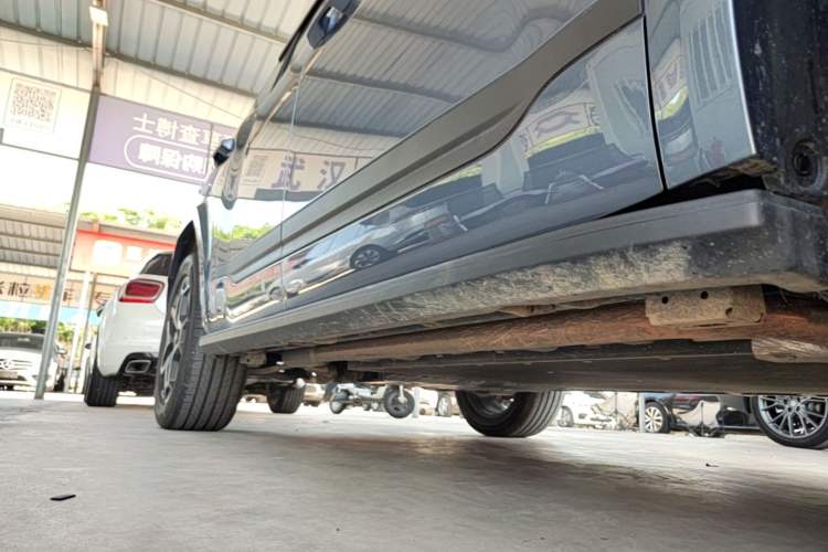 Used Formula Leopard Tai 7 2025 Model 190 km Four-Wheel Drive Ultra Edition Right Side Sill
