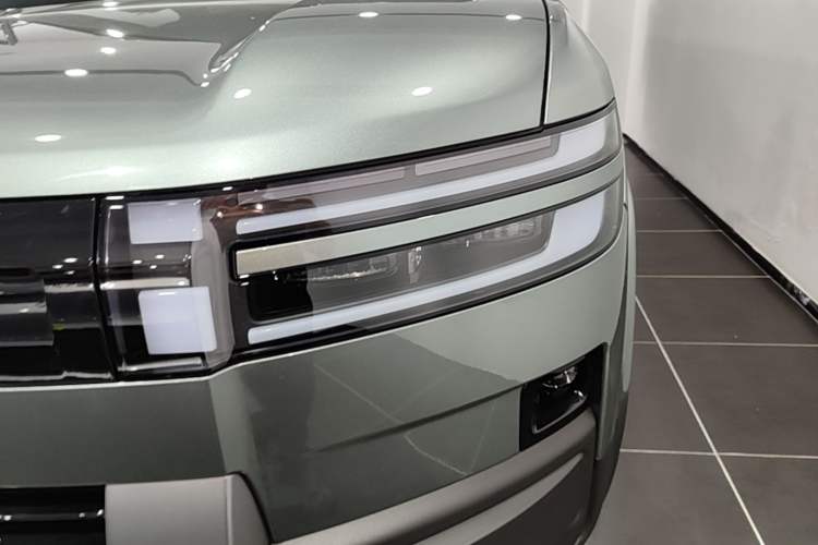 Used Formula Leopard Tai 7 2025 Model 190 km Four-Wheel Drive Ultra Edition Left Front Headlight