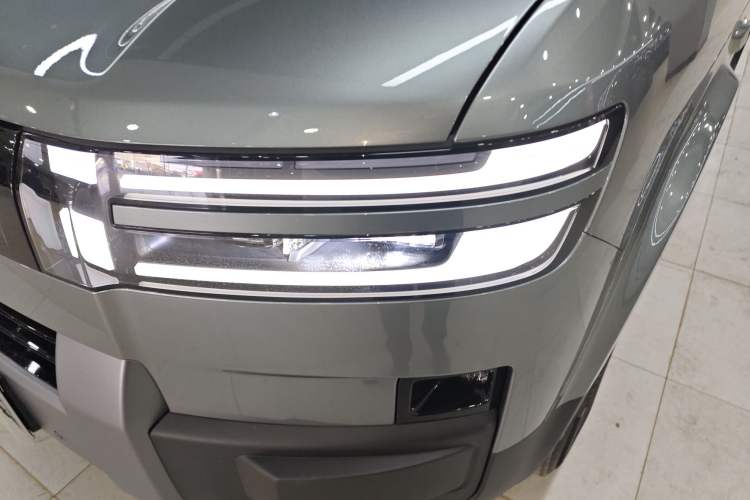 Used Formula Leopard Tai 7 2025 Model 135 km Two-Wheel Drive Pro Edition Left Front Headlight