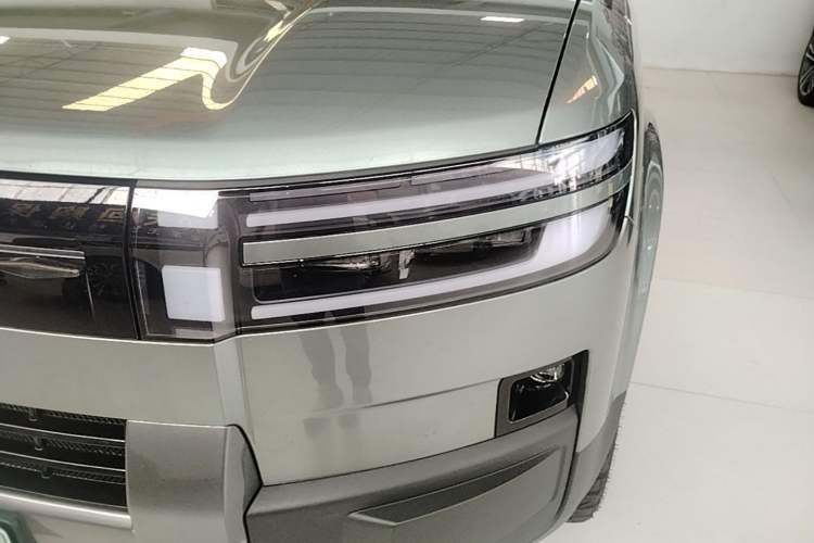 Used Formula Leopard Tai 7 2025 Model 190 km Four-Wheel Drive Ultra Edition Left Front Headlight