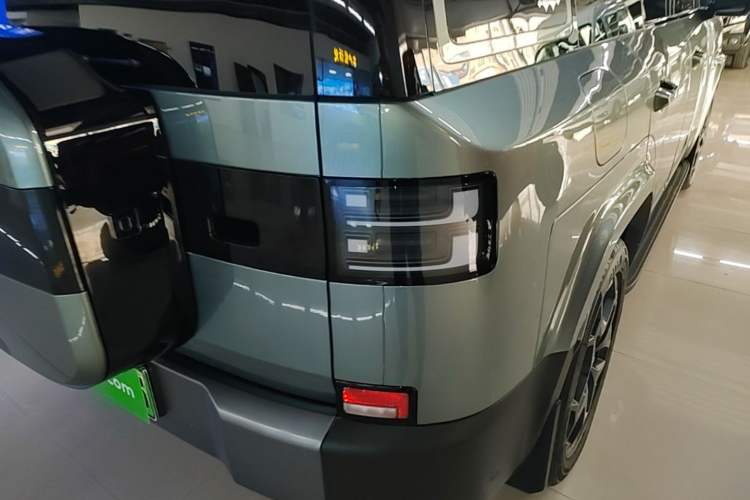 Used Formula Leopard Tai 7 2025 Model 190 km Four-Wheel Drive Ultra Edition Right Rear Taillight