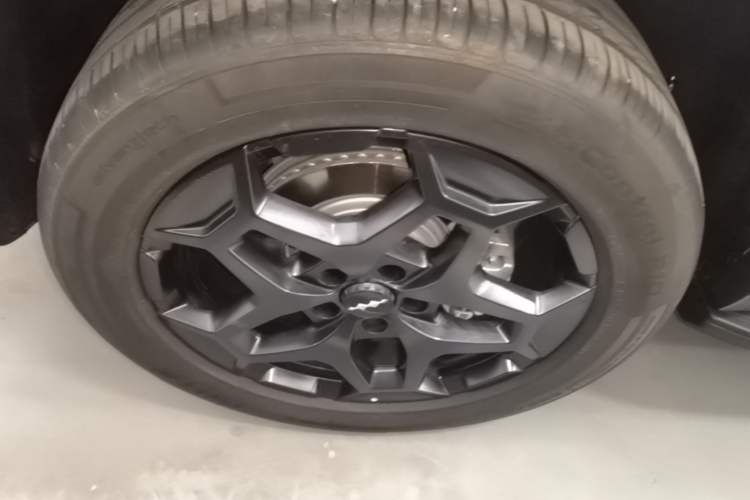 Used Formula Leopard Tai 7 2025 Model 190 km Four-Wheel Drive Ultra Edition Right Rear Wheel Hub